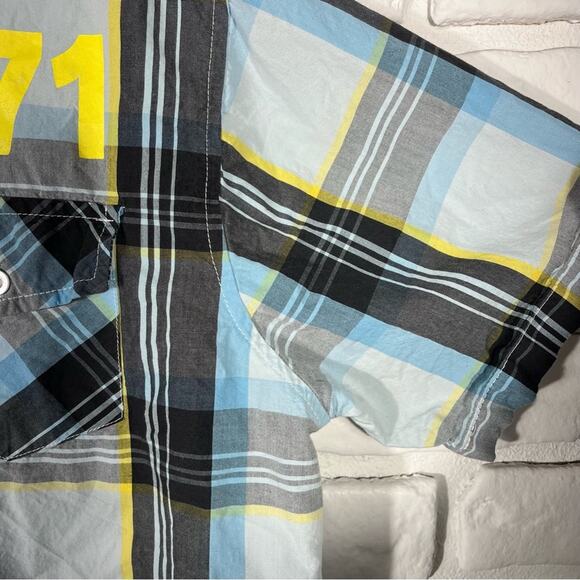 Disney Blue, Grey, and Yellow Plaid Short Sleeve Button Down Shirt size Medium - Picture 5 of 10